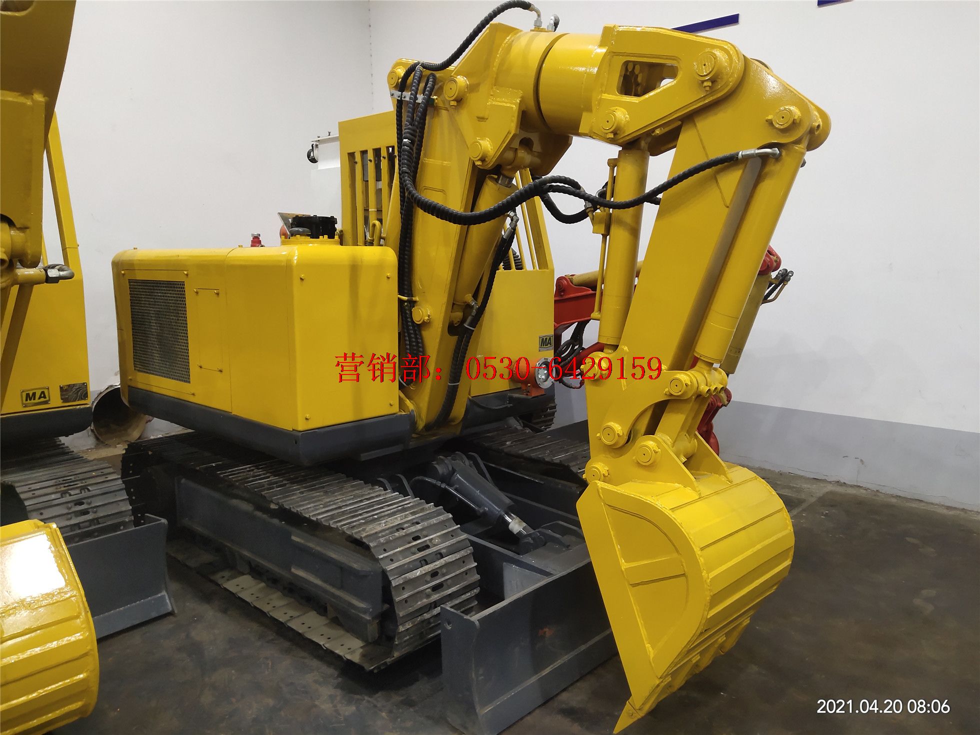 多功能旋轉(zhuǎn)臂防爆挖掘機(jī)