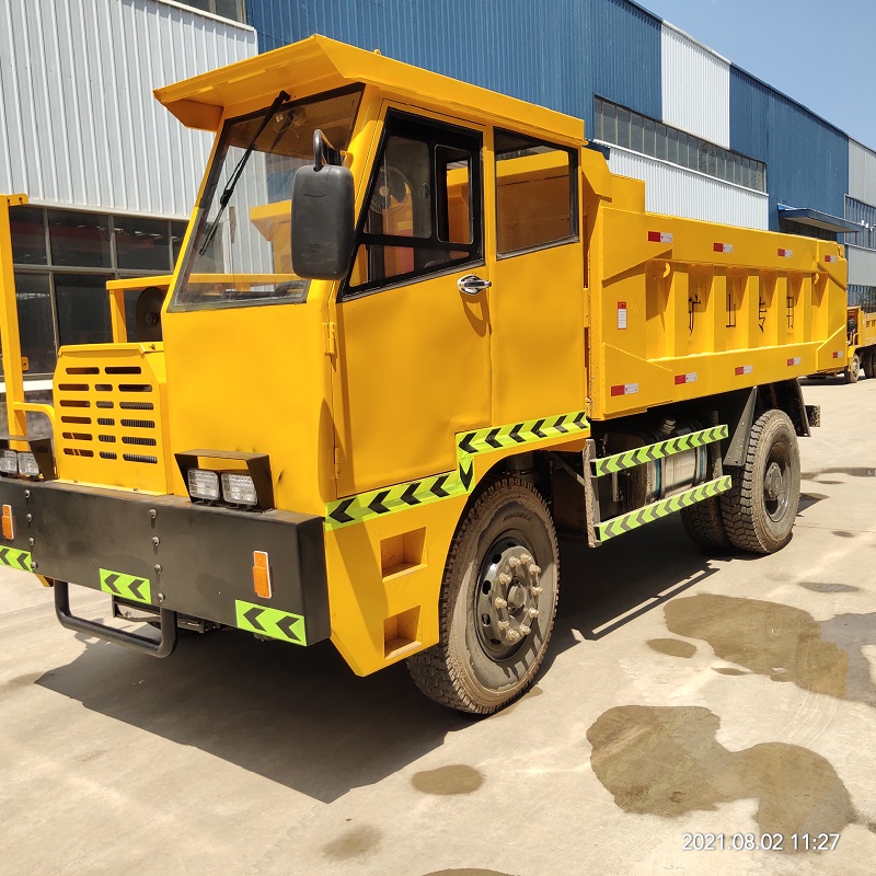 四不像車更換變速箱的齒輪油 四不像車更換變速箱的齒輪油