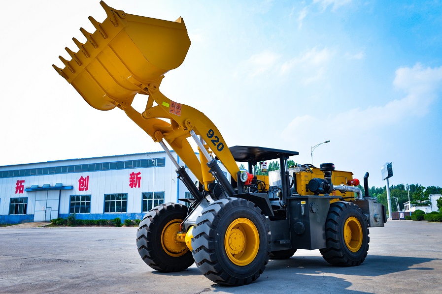 科技在創(chuàng)新，工業(yè)在創(chuàng)新，農(nóng)村也在創(chuàng)新，裝載機（鏟運機）也在創(chuàng)新