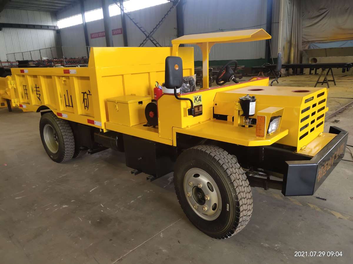 地下礦用無軌輪胎式運(yùn)礦車